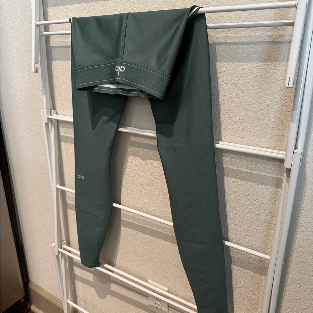 ALO Yoga Clover Green/White Leggings - Picture 3 of 6